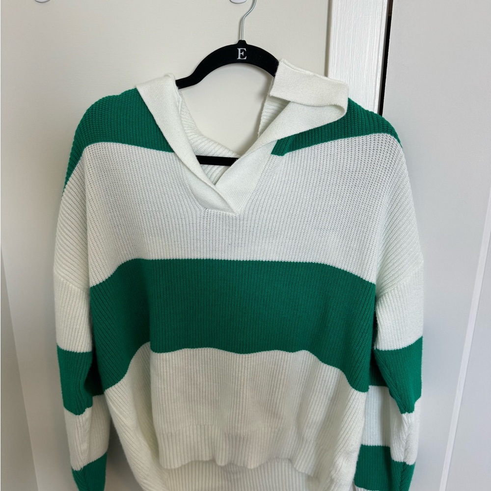 Tahari Green and White V-Neck Sweater